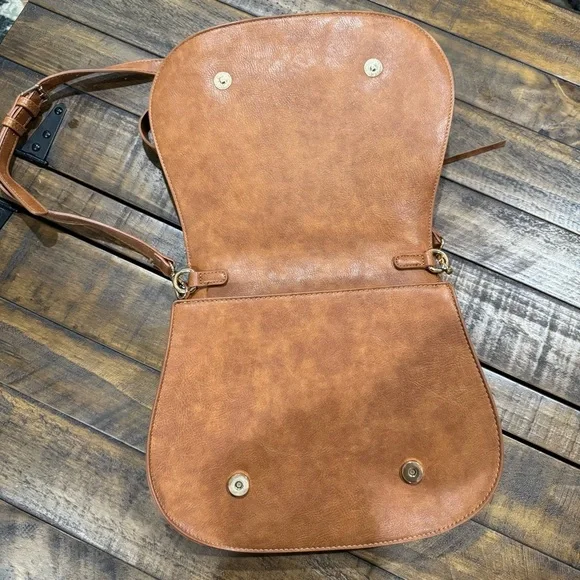Urban Expressions Khloe Tan Western Boho Bohemian Saddle Shaped Crossbody Purse - Picture 8 of 15